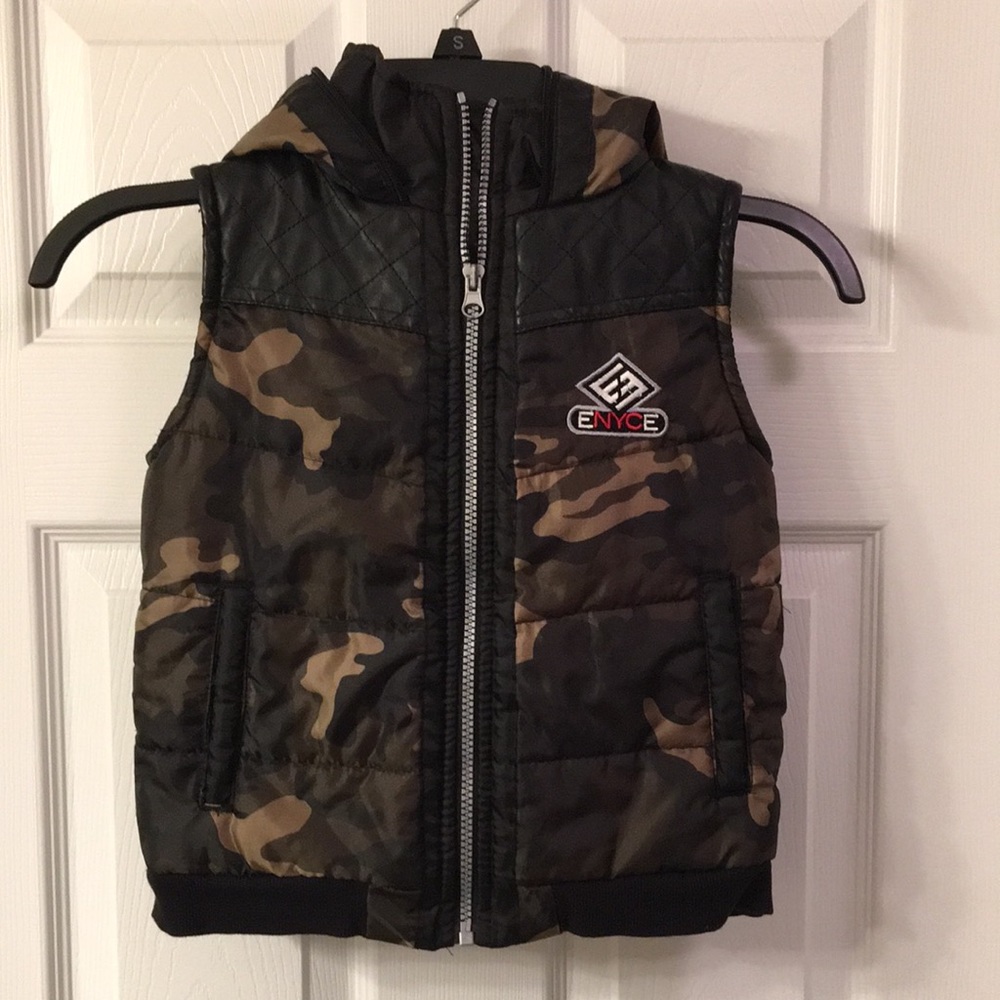 ENYCE camo puffer vest size 4